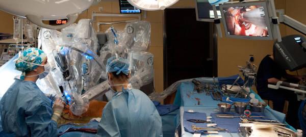 Chirurgie de la valve mitrale avec Robot Da Vinci 2